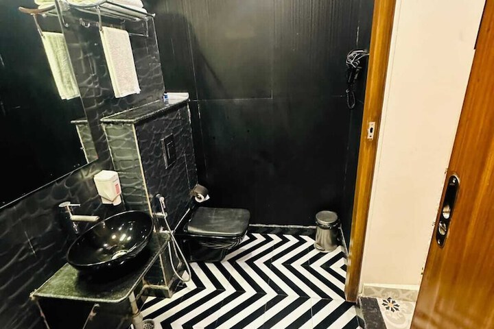 Room 104 of 167