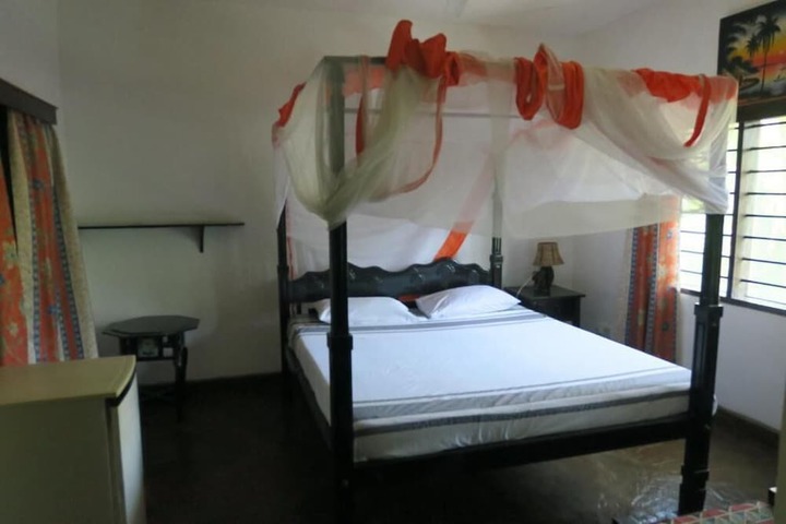 Room 6 of 66