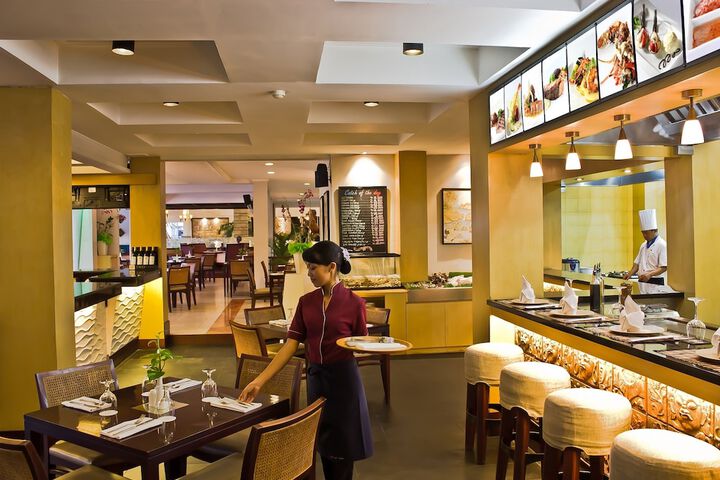 Dining 41 of 60