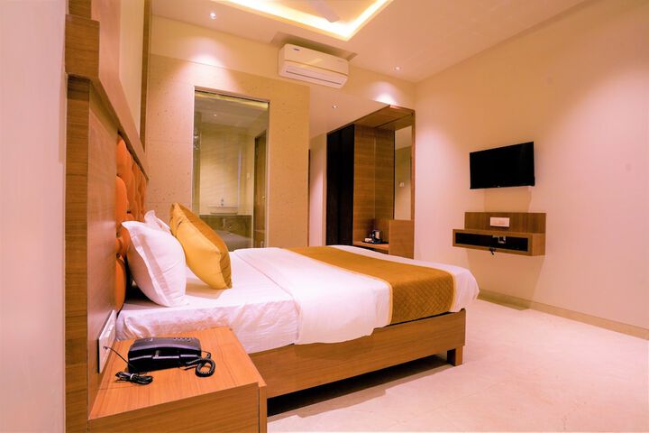 Room 10 of 11