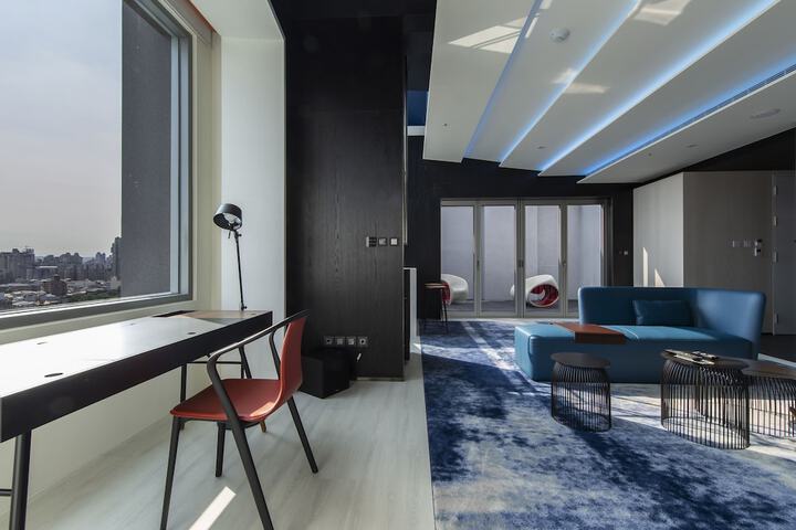 Room 8 of 85