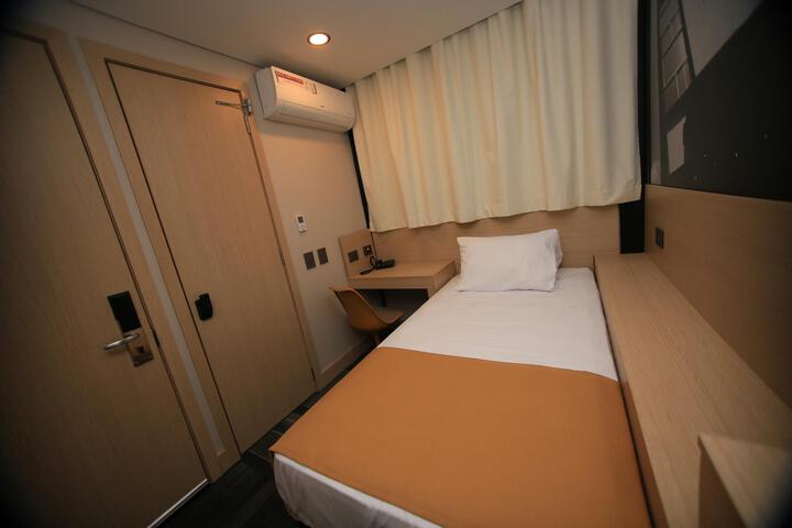Room 30 of 43