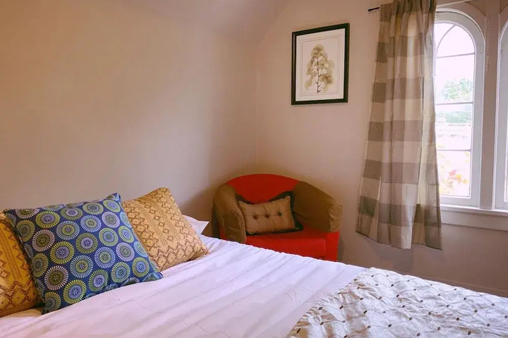 Room 2 of 20