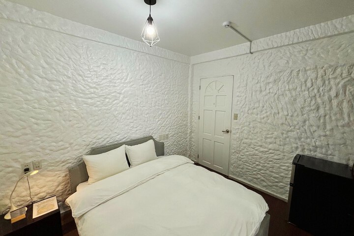 Room 27 of 80