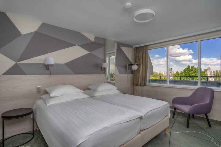 Room 16 of 72