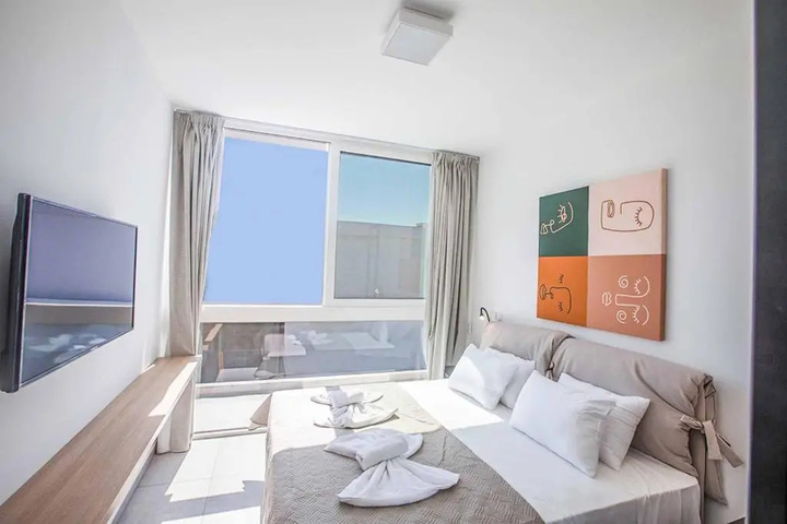 Room 2 of 15