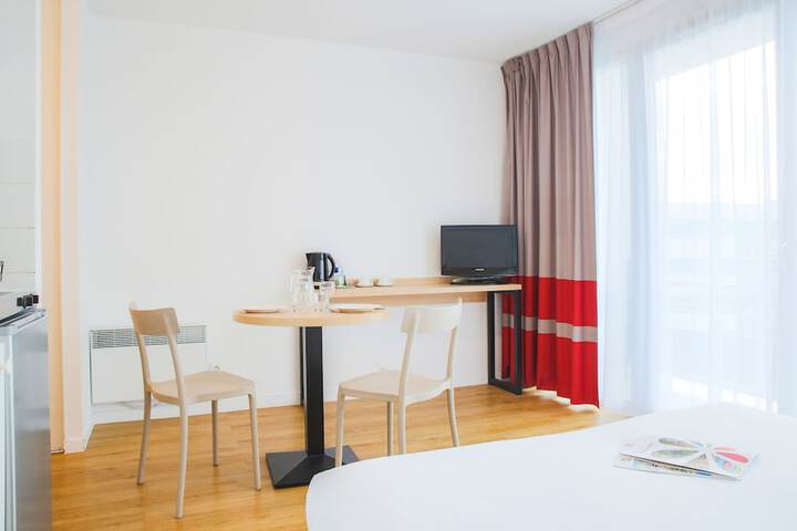 Room 16 of 32