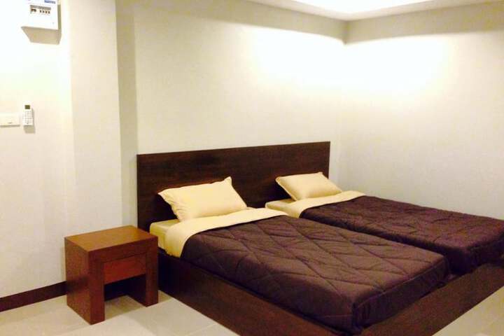 Room 2 of 17