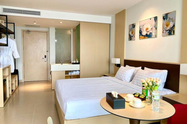 Room 10 of 93