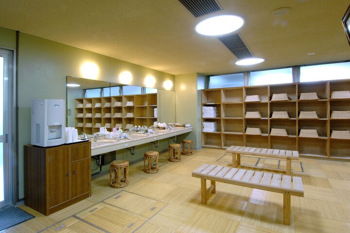 Room 16 of 40