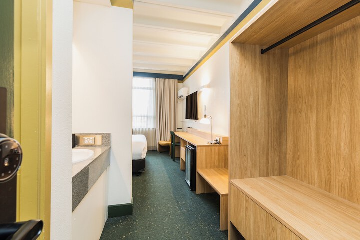 Room 44 of 69