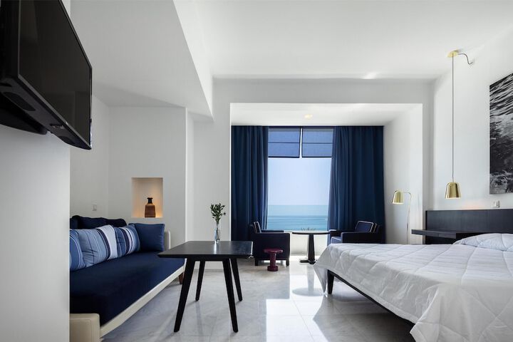 Room 33 of 182