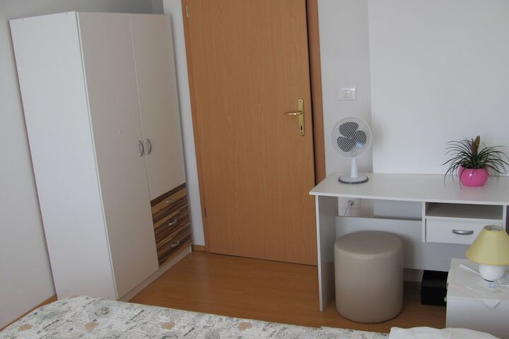 Room 18 of 74