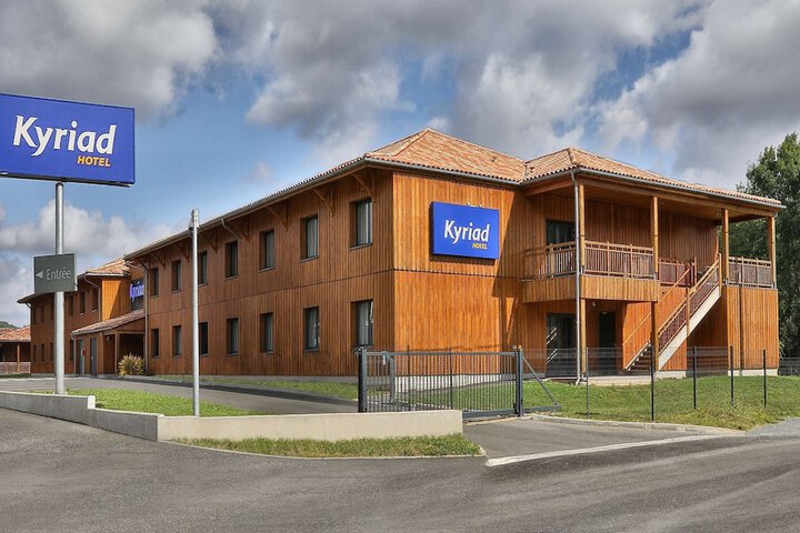 Hotel Entry
