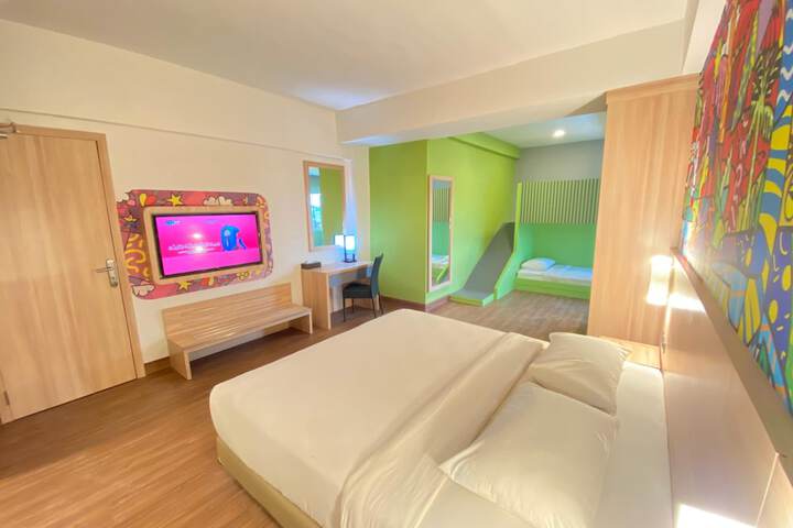 Room 5 of 32