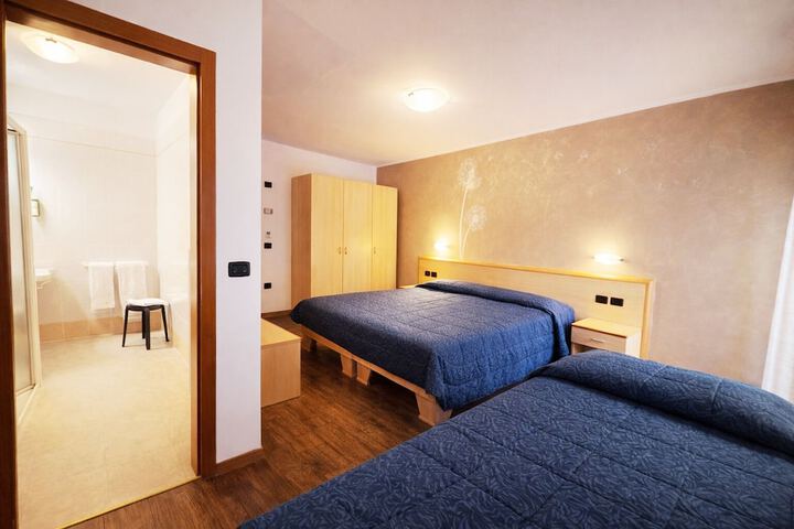 Room 49 of 117