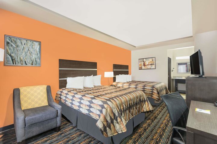 Room 7 of 18