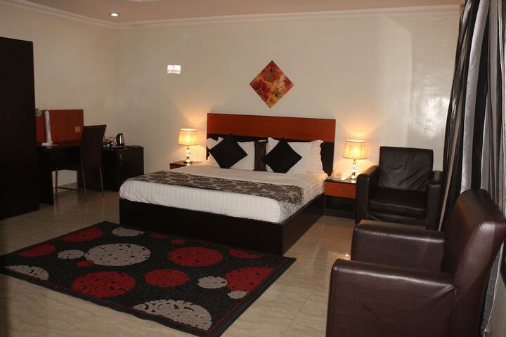 Room 14 of 93