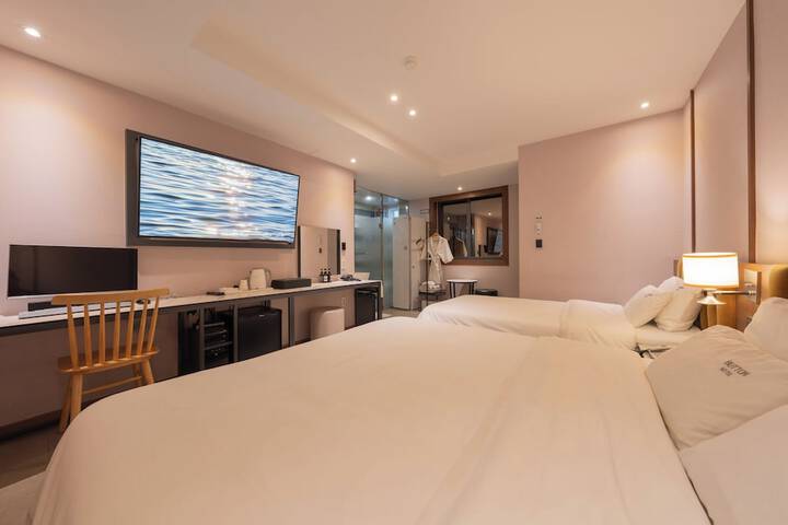 Room 28 of 54
