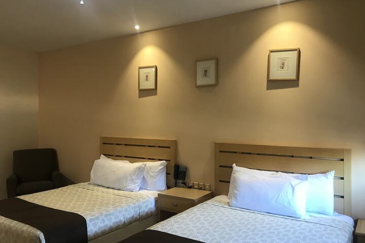 Room 2 of 32