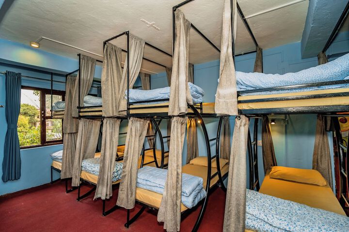 Room 32 of 65
