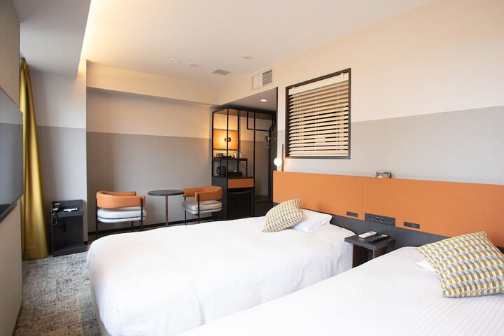 Room 16 of 80