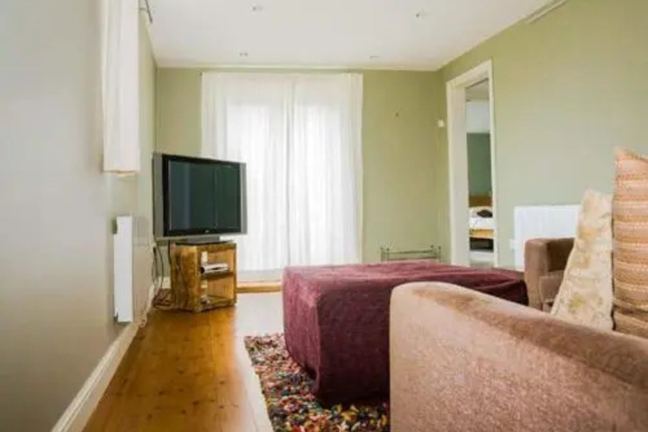 Room 3 of 8