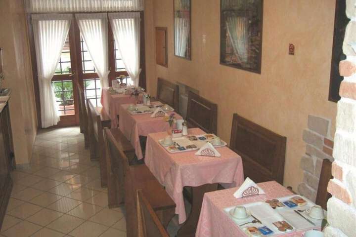 Dining 46 of 66