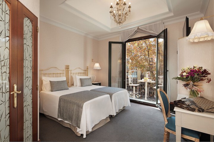 Room 14 of 65