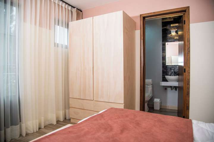 Room 13 of 96