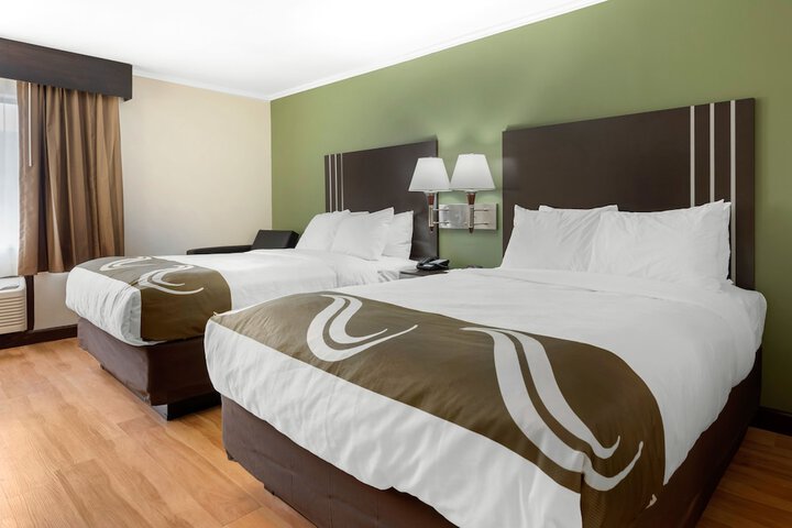 2 Queen Beds (3 of 6)