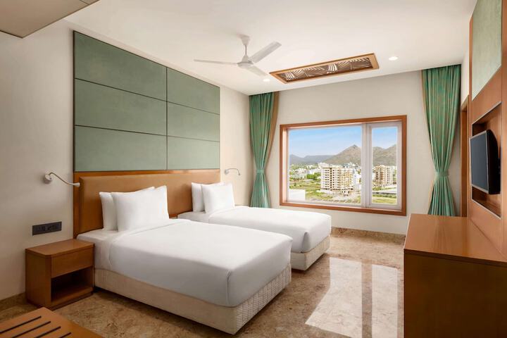 Room 8 of 37