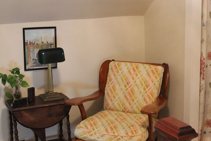 Room 2 of 33