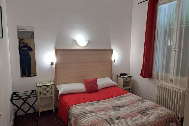 Room 4 of 20