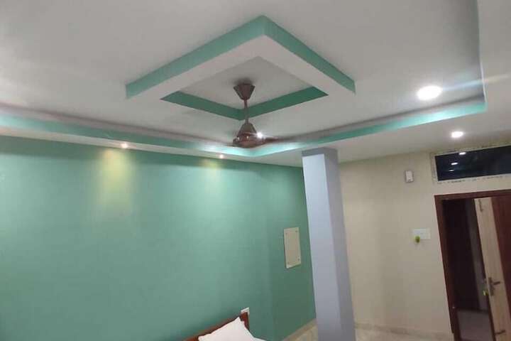 Room 18 of 28