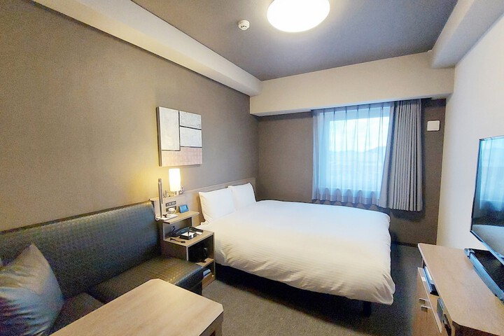 Room 9 of 18