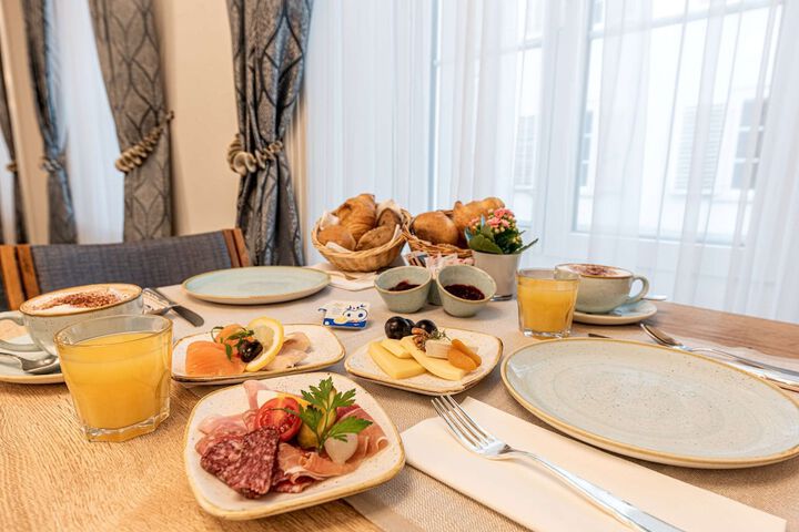 Breakfast/Coffee Service 60 of 75
