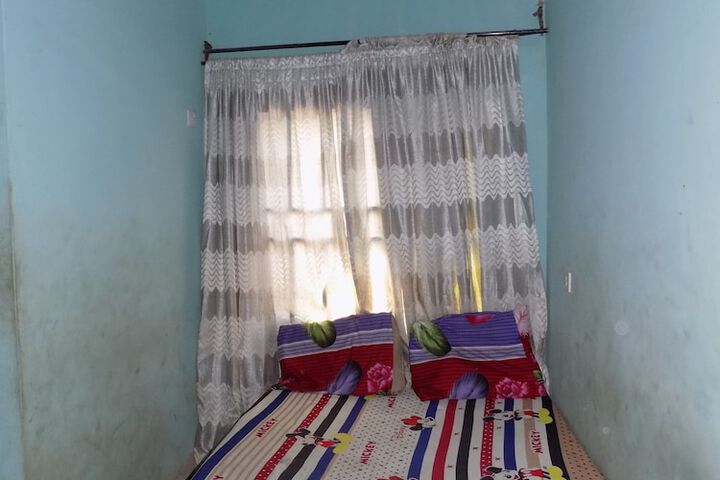 Room 4 of 10