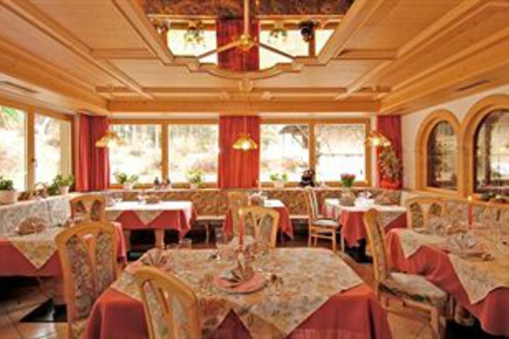 Dining 11 of 45