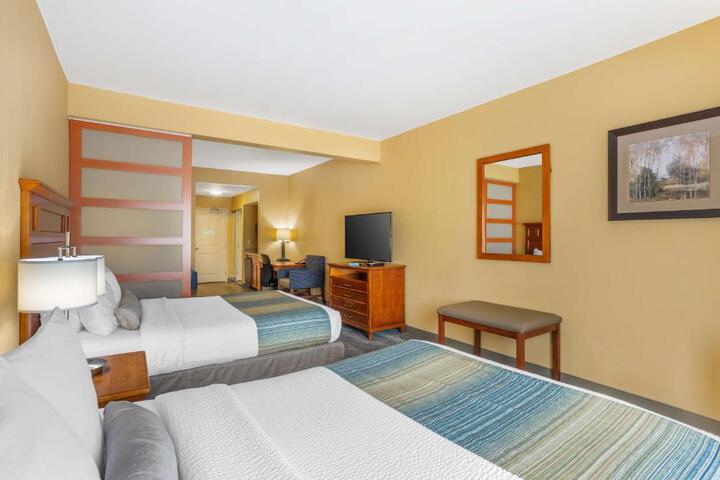 2 Queen Beds (6 of 11)