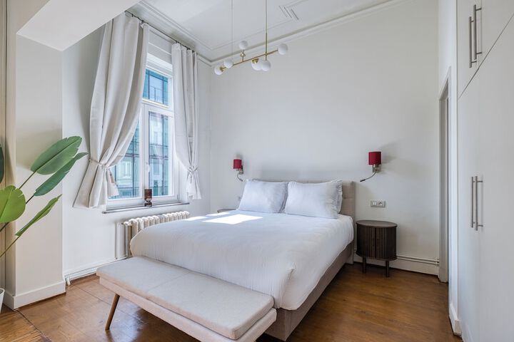 Room 52 of 186