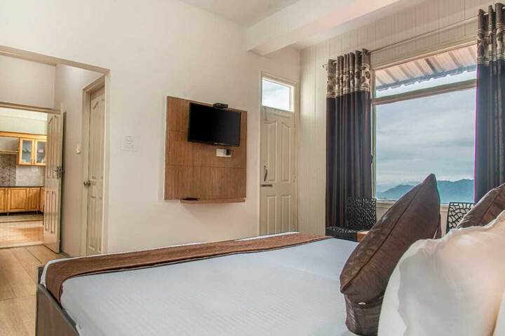 Room 7 of 32