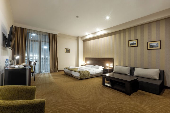 Room 14 of 82