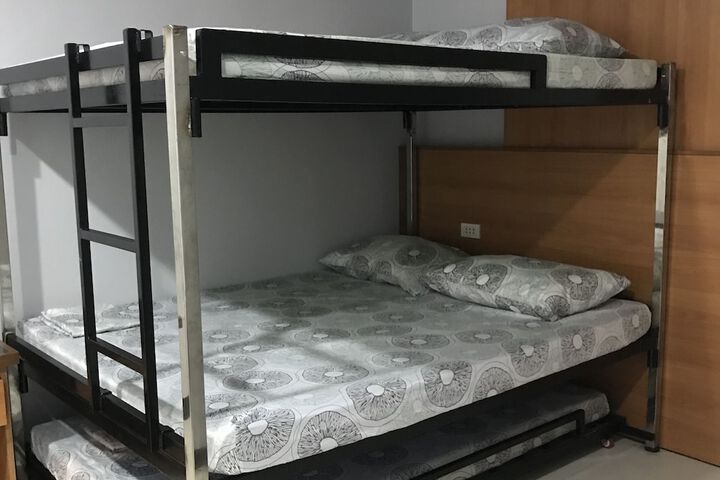 Room 4 of 9