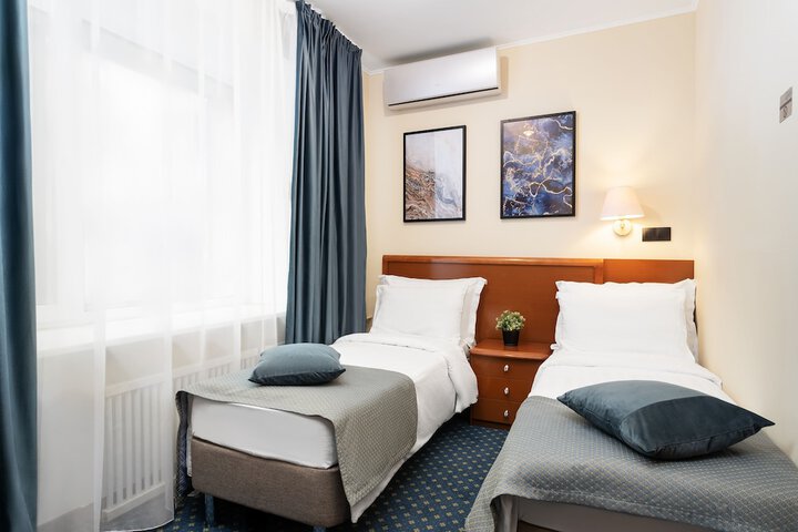 Room 7 of 28