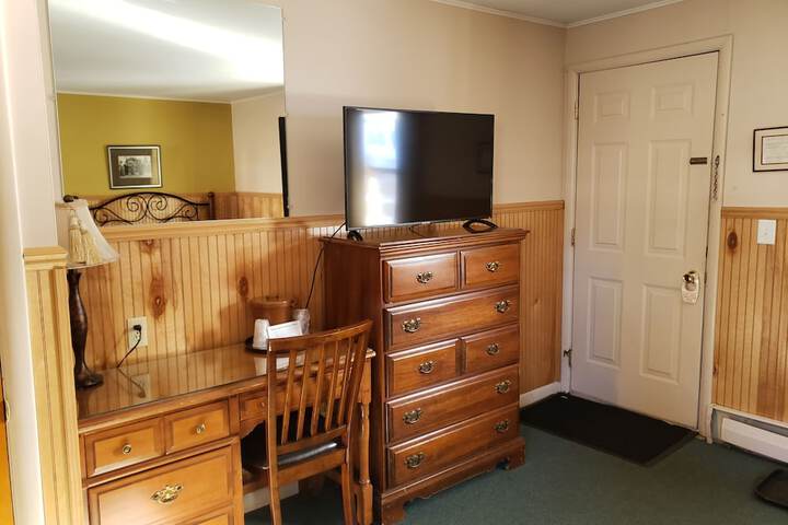 Basic Room 1 Queen Bed (2 of 18)