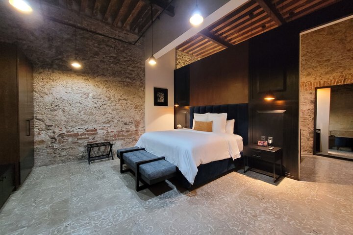 Room 16 of 135