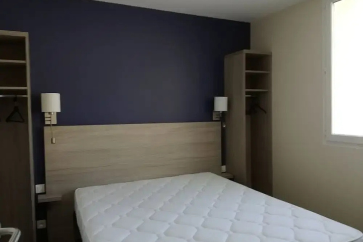 Room 6 of 14