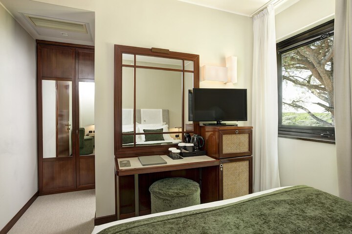 Room 37 of 141