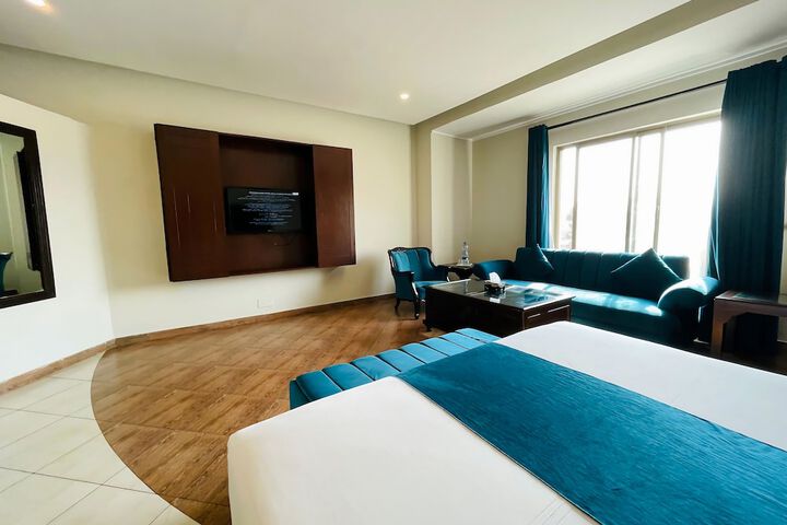 Room 35 of 61